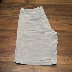 Travis Mathew Golf Shorts, Size 34